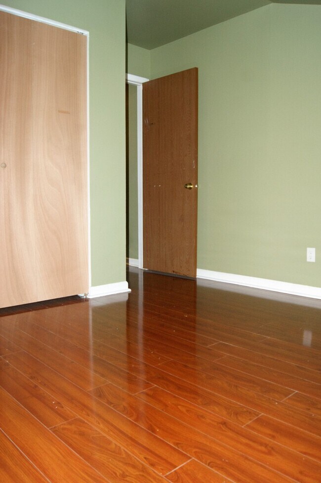 Building Photo - Charming 3 Bedroom/ 1 Bathroom Townhome in East Baltimore, MD!