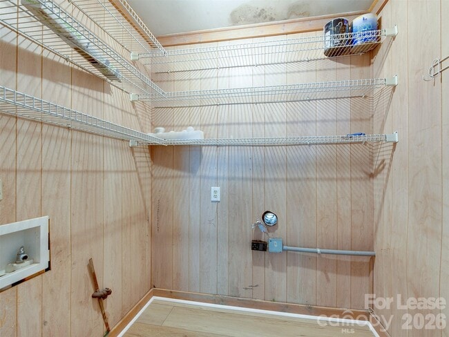 Building Photo - 709 Cooper Dr