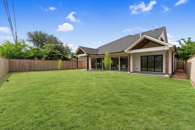 Building Photo - 6711 Housman