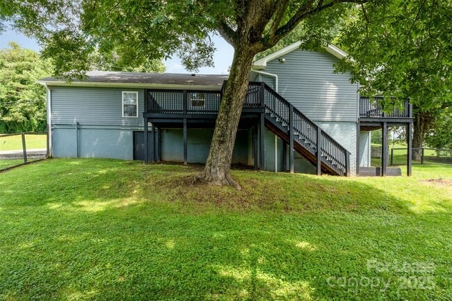 Building Photo - 1164 Bradford Mountain Rd