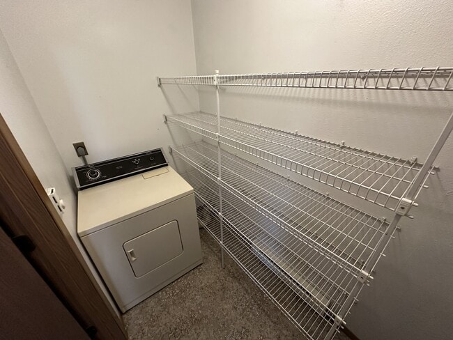 Building Photo - 608 W 3rd St