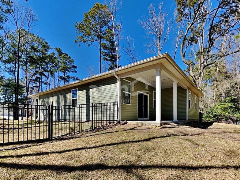 Building Photo - 226 Swan Dr