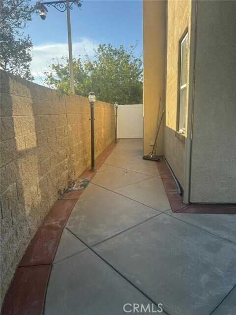 Building Photo - 8200 E Brookdale Ln