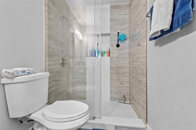 Building Photo - 4121 Eastridge Cir
