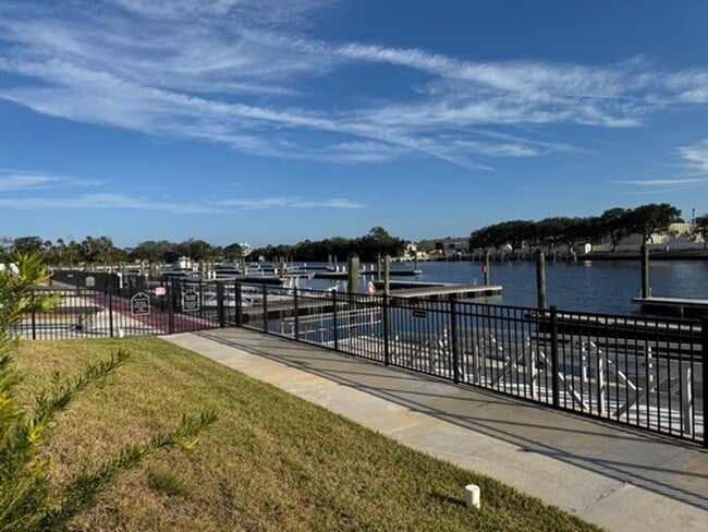 Building Photo - Coastal Living in Marina del Palma?!