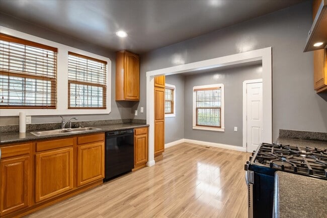 Building Photo - 2672 77th Ave