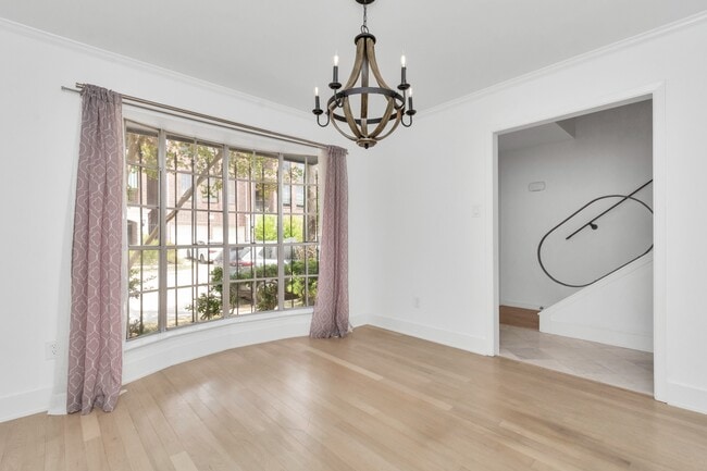 Building Photo - 3934 Roseland St