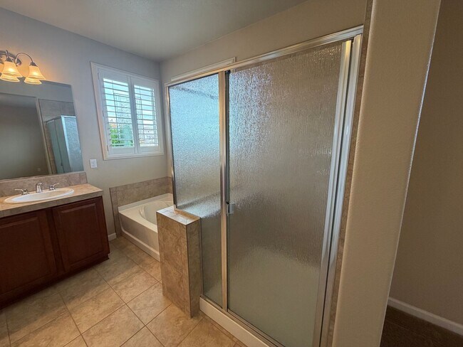 Building Photo - 3 Bedroom Home in Sparks Gated Community!