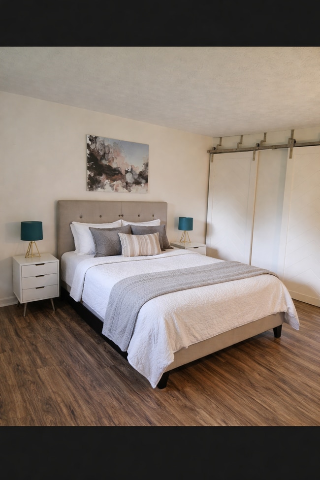 Building Photo - 939 Cambridge Dr