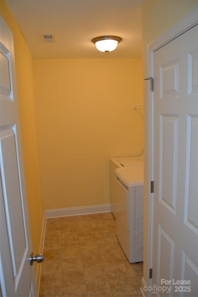 Building Photo - 132 Springfield Rd