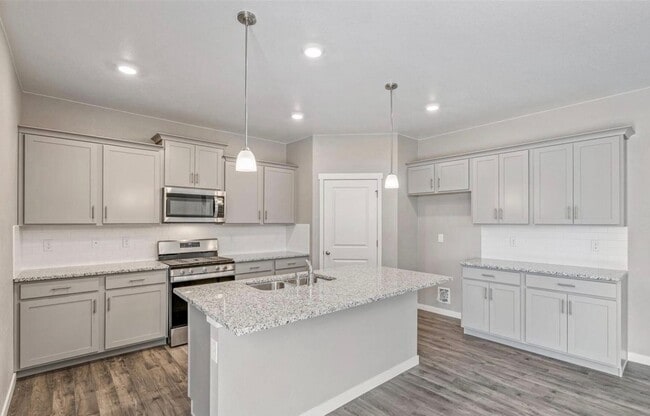 Building Photo - Newer 5-Bedroom Home Including All Applian...