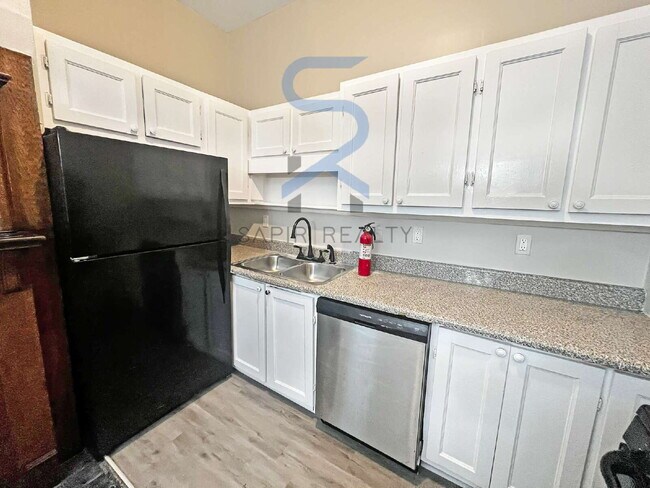 Building Photo - Move in before October 31st and get a $250...