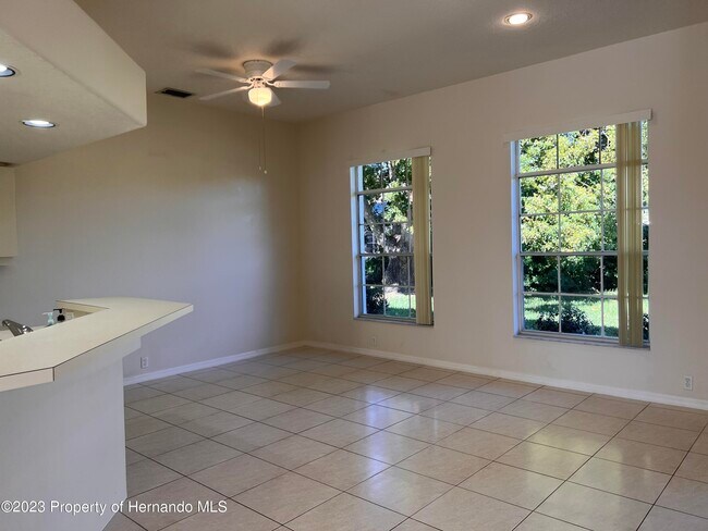 Building Photo - 9369 Ashley Dr