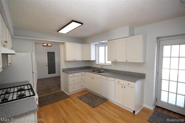 Building Photo - 2120 Daintree Ave