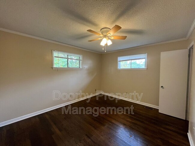 Building Photo - 807 Henderson Ave