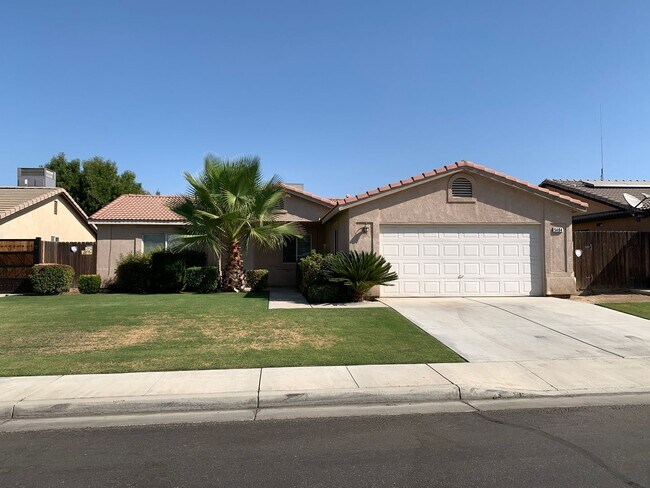 Primary Photo - 5404 El Palacio Dr