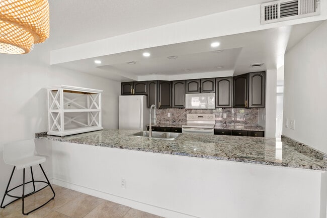 Building Photo - 216 Old Meadow Way