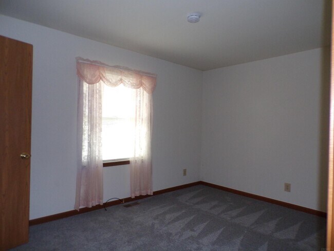Building Photo - 7623 S 750 E