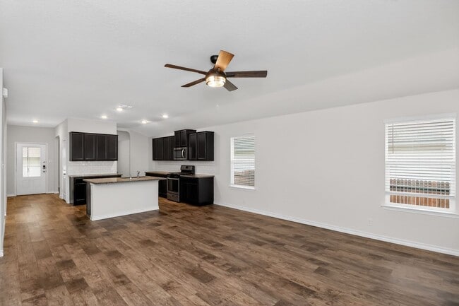 Building Photo - Modern 3BR Home w/ Open Floor Plan in Growing San Antonio Area