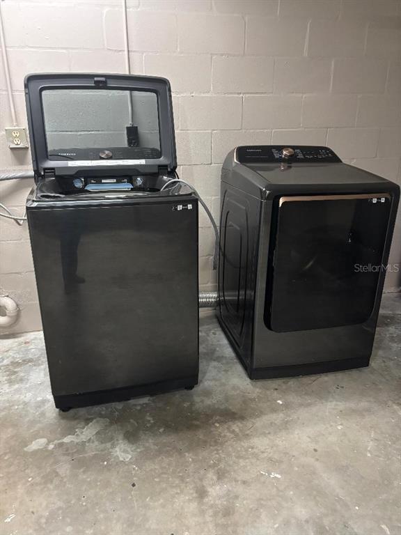 Building Photo - 15827 Adobe Dr