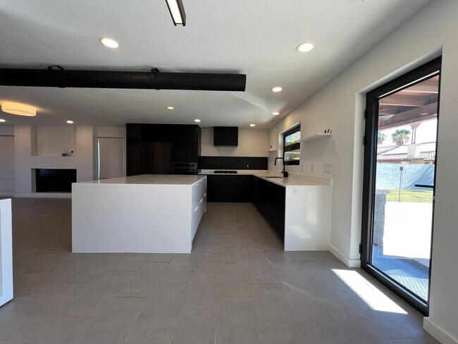 Building Photo - POOL HOME IN SHEFFIELD ESTATES!