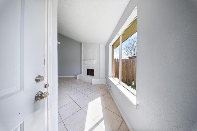 Building Photo - 15242 Peachmeadow Ln