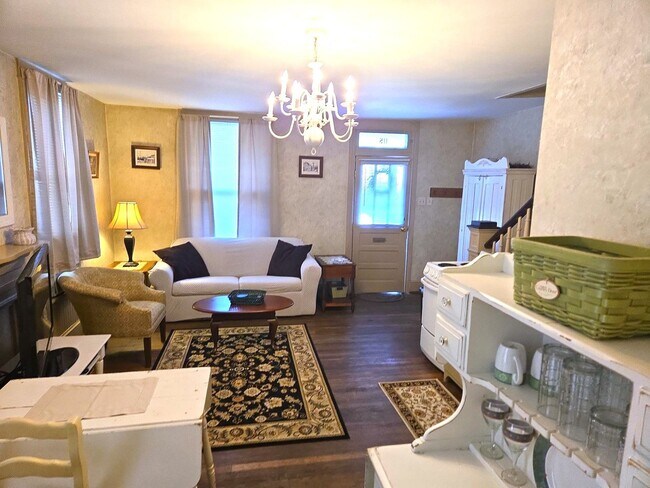 Building Photo - 115 S Potomac St