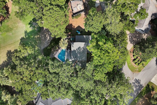 Building Photo - 8 Heath Dr