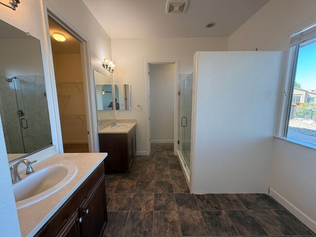 Building Photo - Lake front single story home in gated community!
