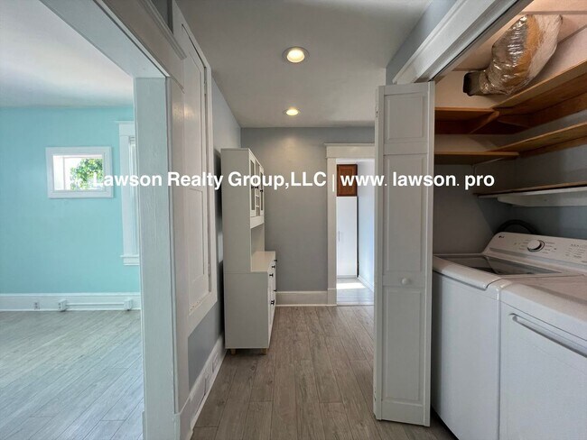 Building Photo - Charming Grandin Court House with Detached Garage and In Law Suite