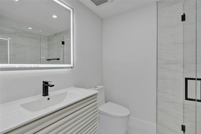 Building Photo - 1840 NE 199th St