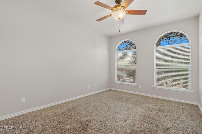 Building Photo - 825 Dulce Tierra Dr