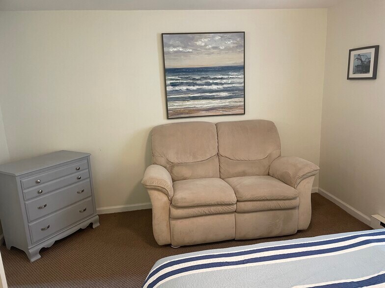 Building Photo - 703 SW Central Ave