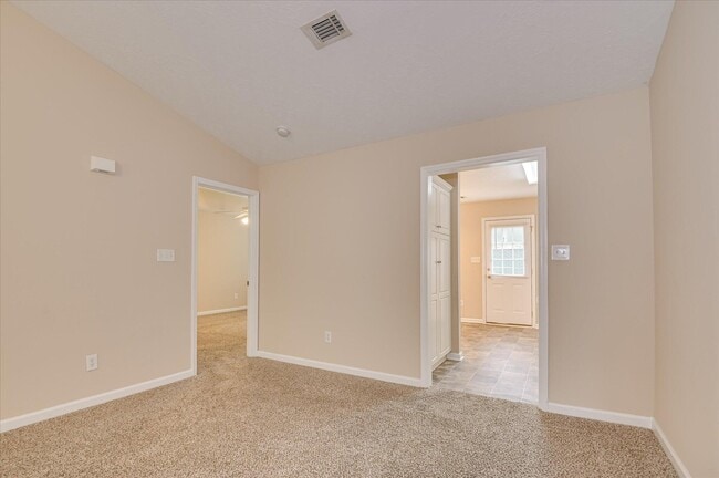 Building Photo - 616 Brook Trail