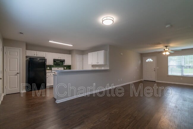 Building Photo - 1525 Crandon Dr