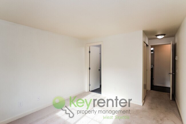 Building Photo - Live Easy in This Stylish 2-Bedroom with I...
