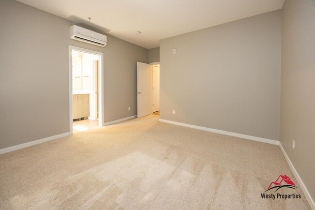 Building Photo - 110 N Blandena St