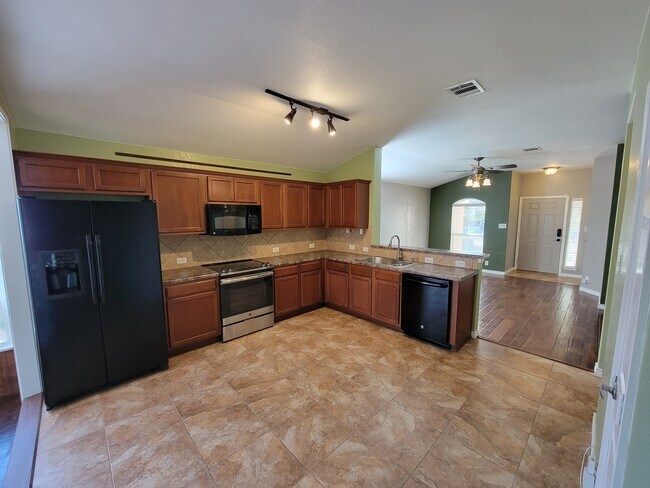 Building Photo - 2123 Wiltshire Dr
