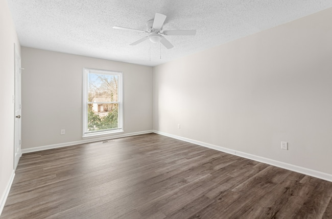 Building Photo - Adorable 2 BR duplex in the heart of Mboro!