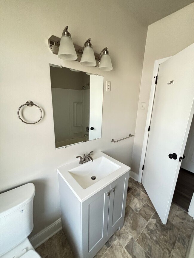 Building Photo - 2 BR Home Available in Catasauqua, PA