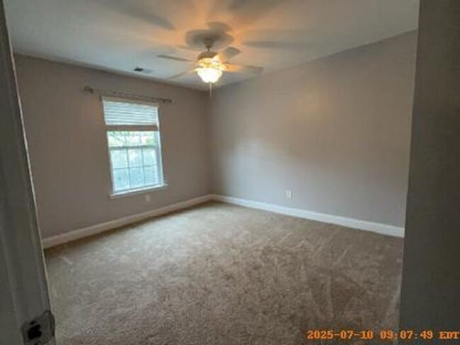 Building Photo - Lexington Living Oasis
