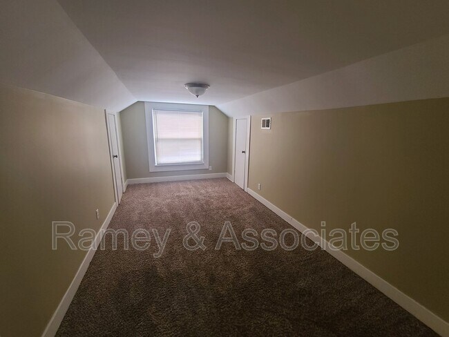 Building Photo - 1627 Catalpa St