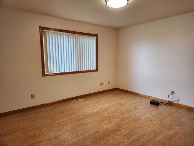 Building Photo - 103 Lilac Ave