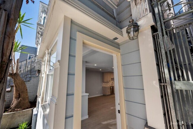 Building Photo - 622 Haight St