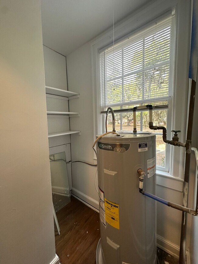 Building Photo - 2940 Oleander Dr