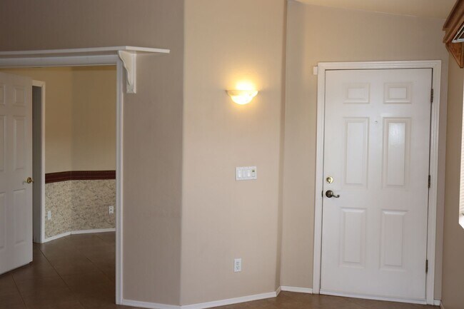 Building Photo - 4943 W Rosebay Dr