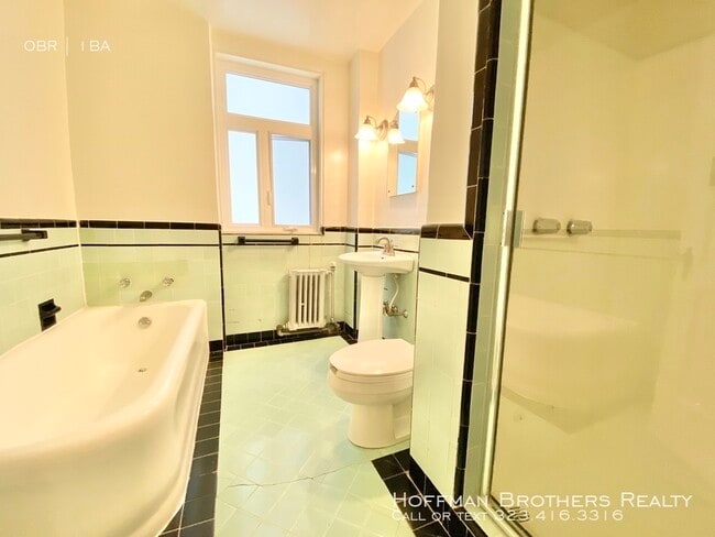 Building Photo - 900 S Serrano Ave Los Angeles CA 90006