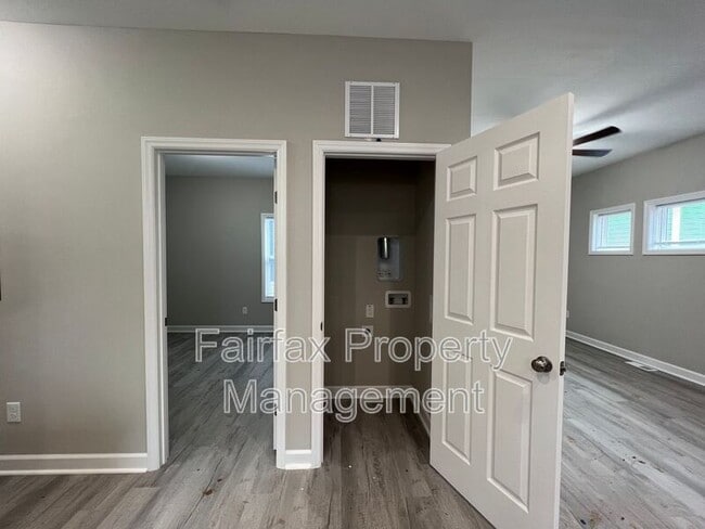 Building Photo - 2305 Owen St