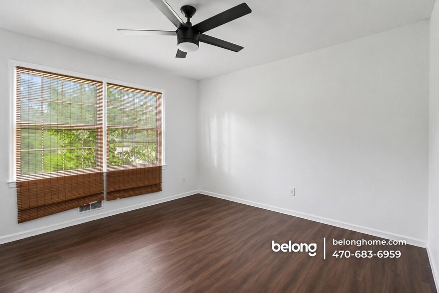 Building Photo - 135 Marilyn Dr E
