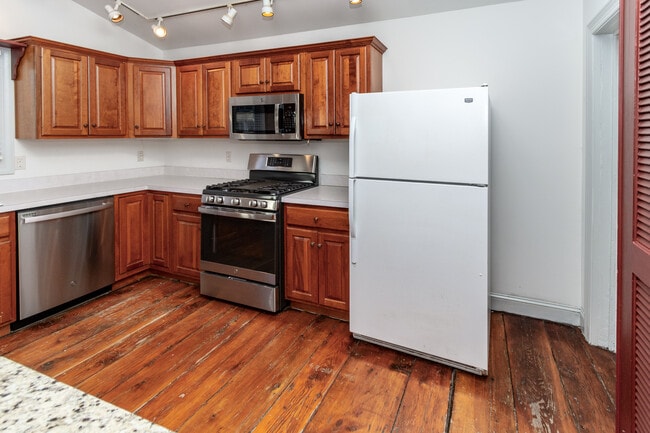 Building Photo - 34 Buttonwood St